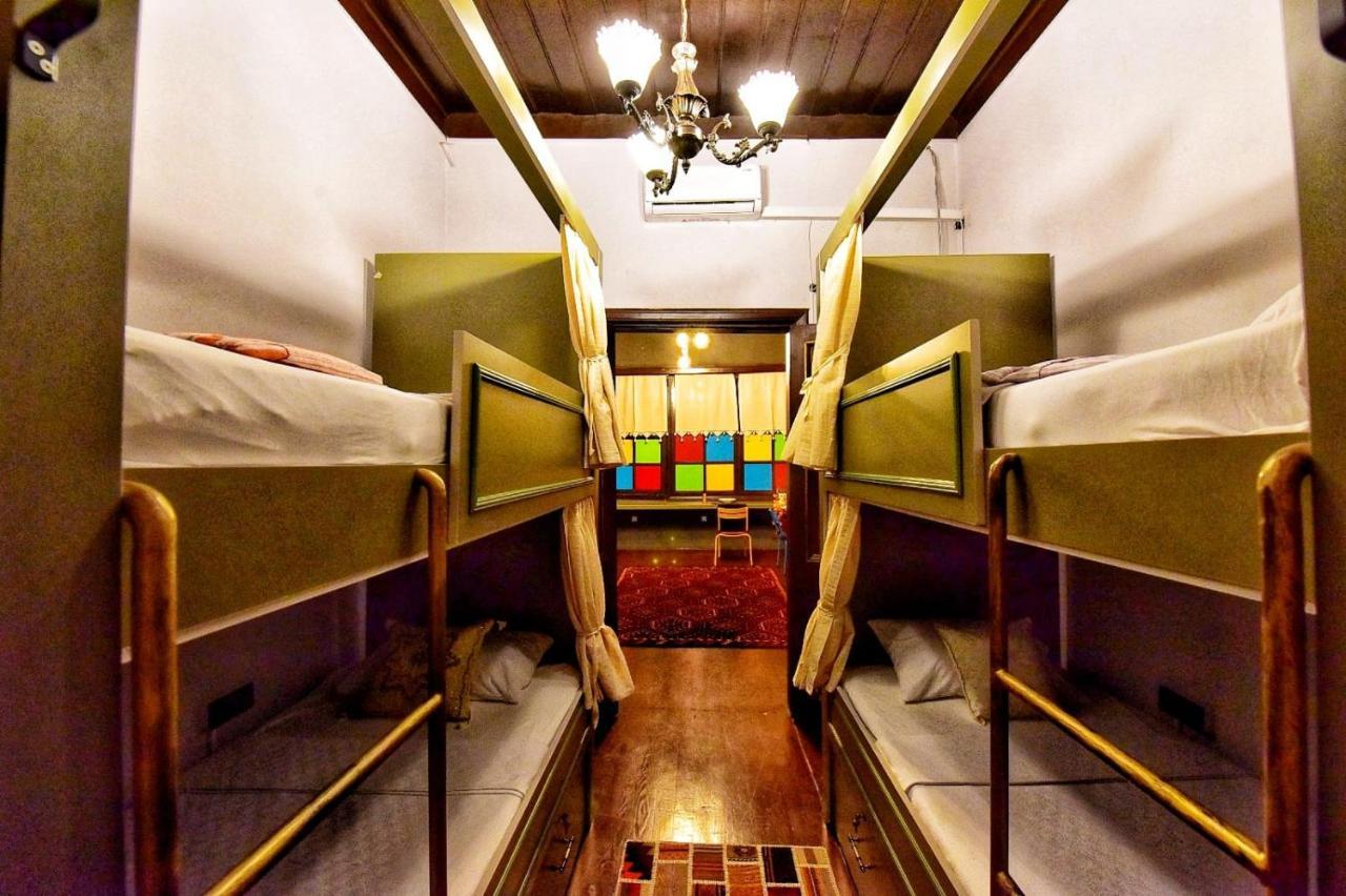Lords Hostel & Pub Αττάλεια Εξωτερικό φωτογραφία