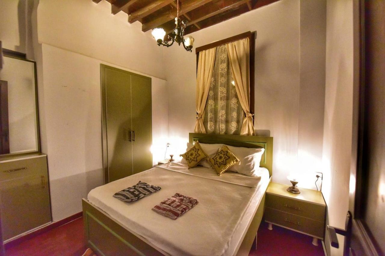 Lords Hostel & Pub Αττάλεια Εξωτερικό φωτογραφία