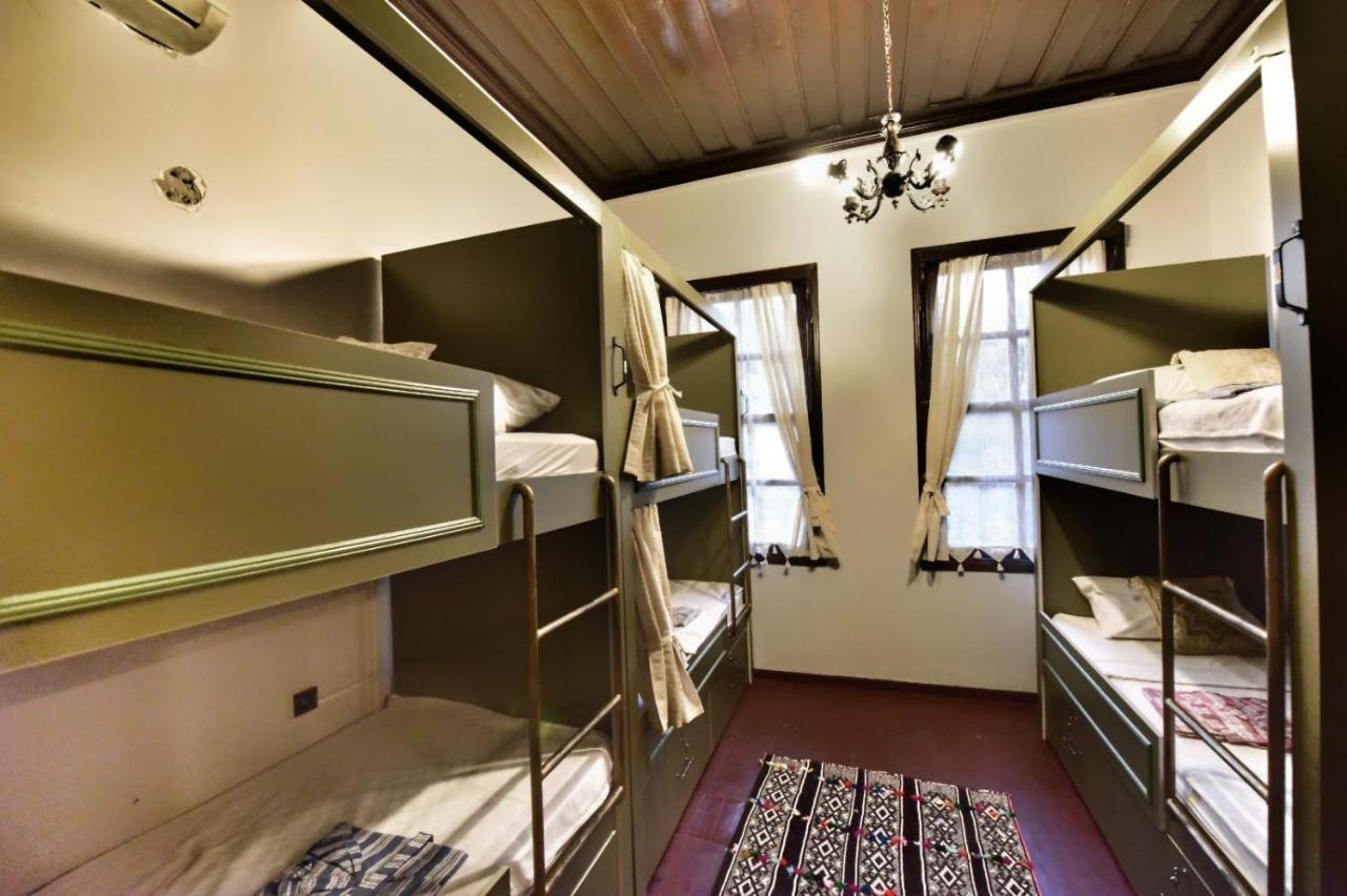 Lords Hostel & Pub Αττάλεια Εξωτερικό φωτογραφία