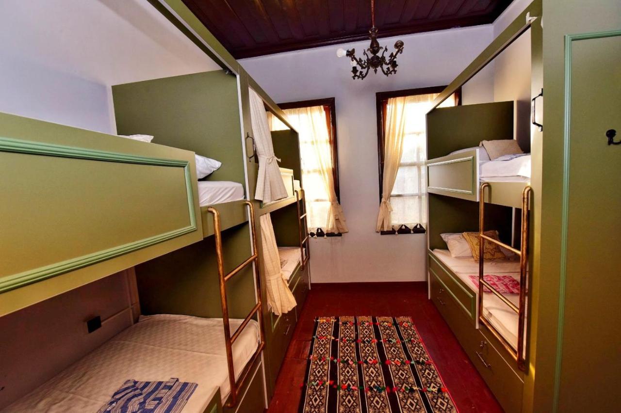 Lords Hostel & Pub Αττάλεια Εξωτερικό φωτογραφία