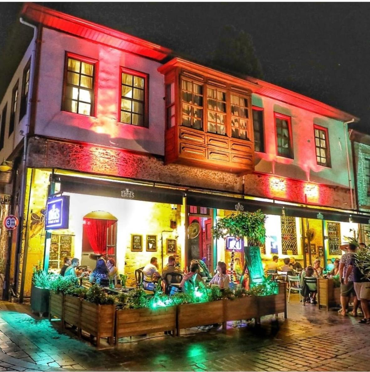 Lords Hostel & Pub Αττάλεια Εξωτερικό φωτογραφία