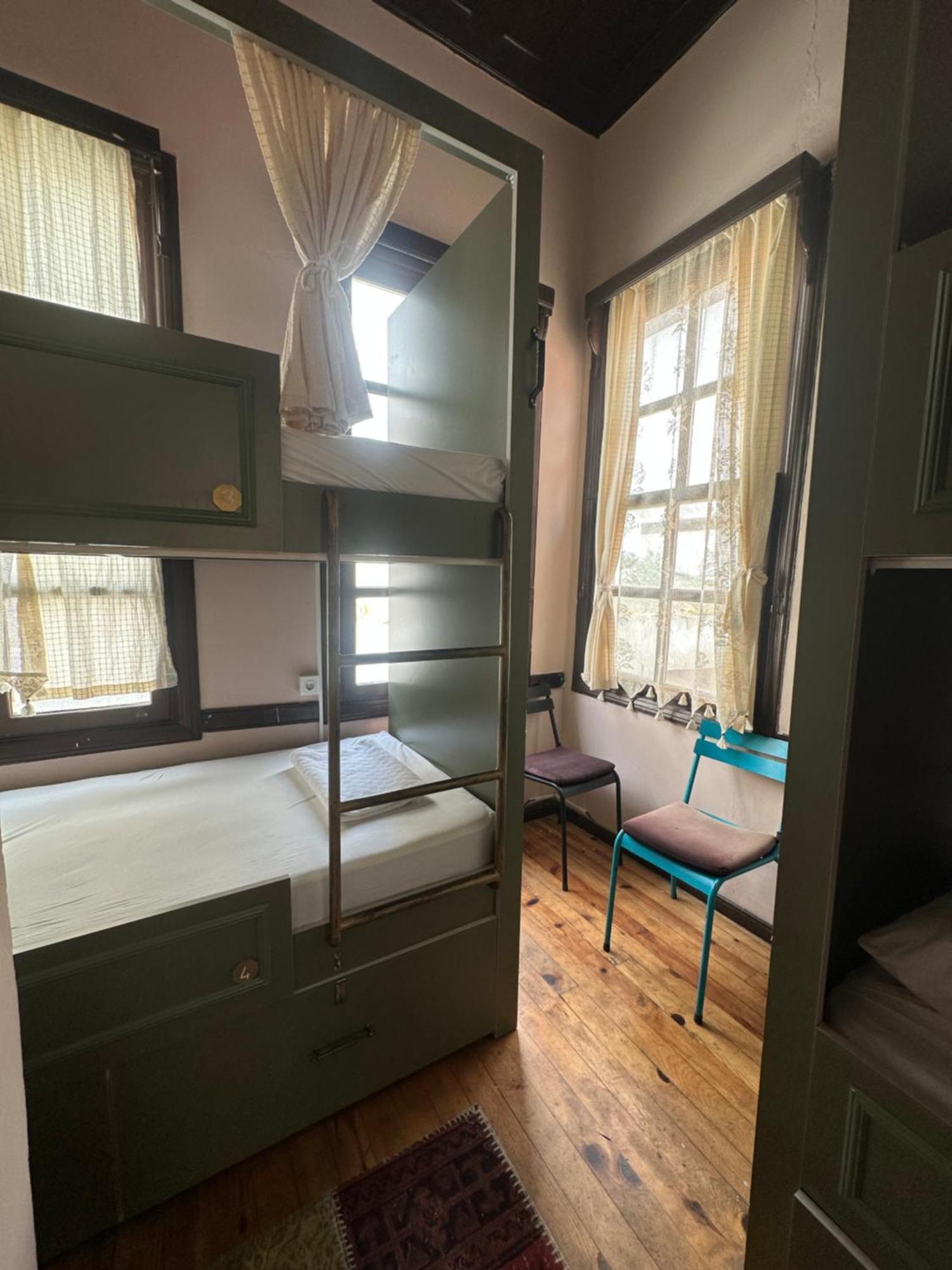 Lords Hostel & Pub Αττάλεια Εξωτερικό φωτογραφία